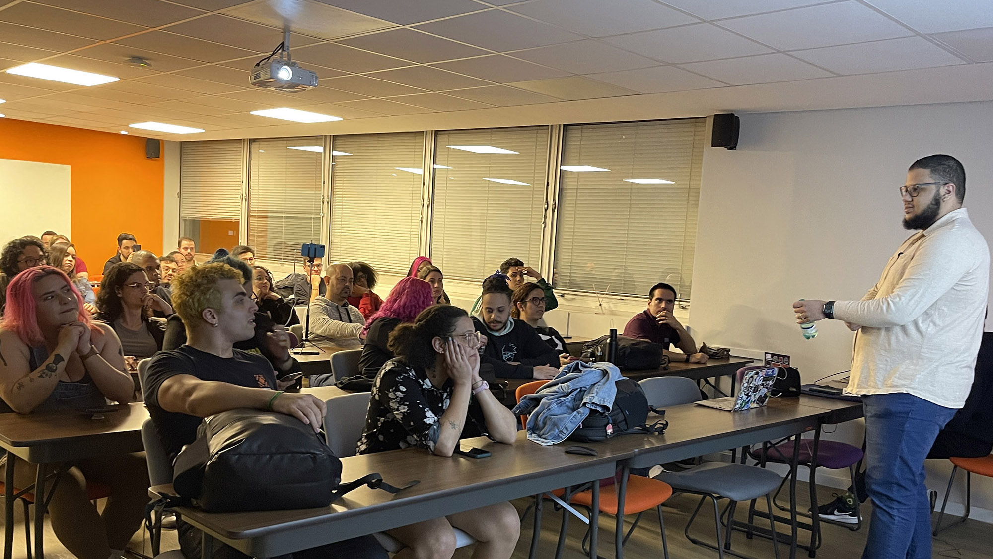 Estrutura própria para realização de meetups e eventos presenciais